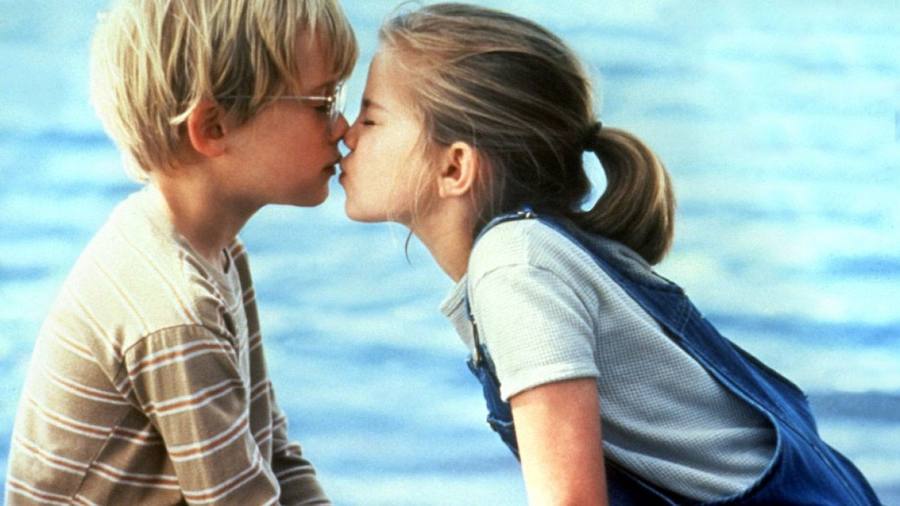 El beso de los protagonistas de la película 'Mi chica'. Uno de los más tiernos del cine.