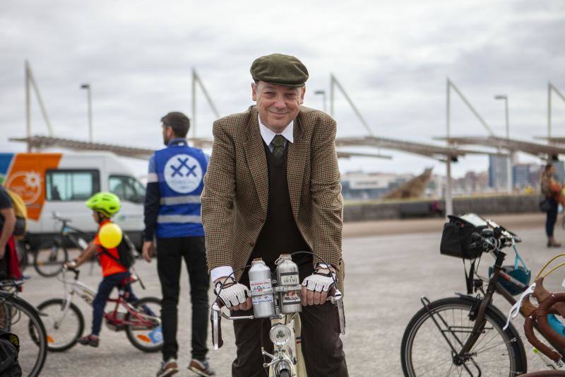 Organizada por 30 Días en Bici y Emulsa, la cita contó con la participación de unas trescientas personas 