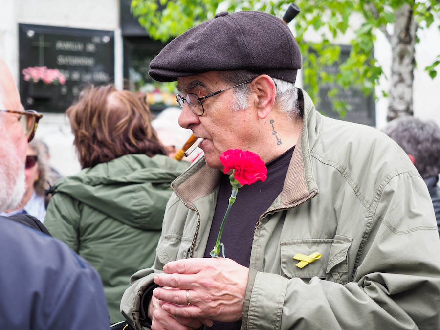 Al acto, que se ha llevado a cabo con motivo del Día de la República, han acudido representantes locales del PSOE e IU