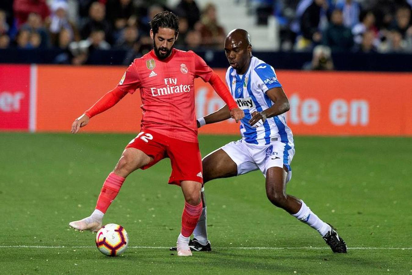 Butarque vivió una noche de emociones con la visita del Real Madrid, que jugó su primer partido de esta Liga en lunes.