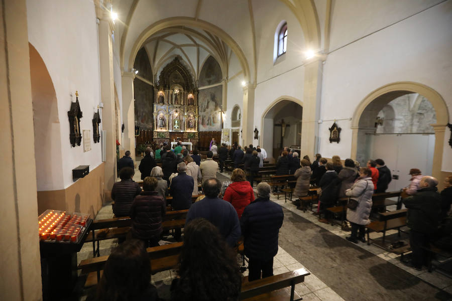 Oficio religioso en la Iglesia de San Antonio de Padua. 