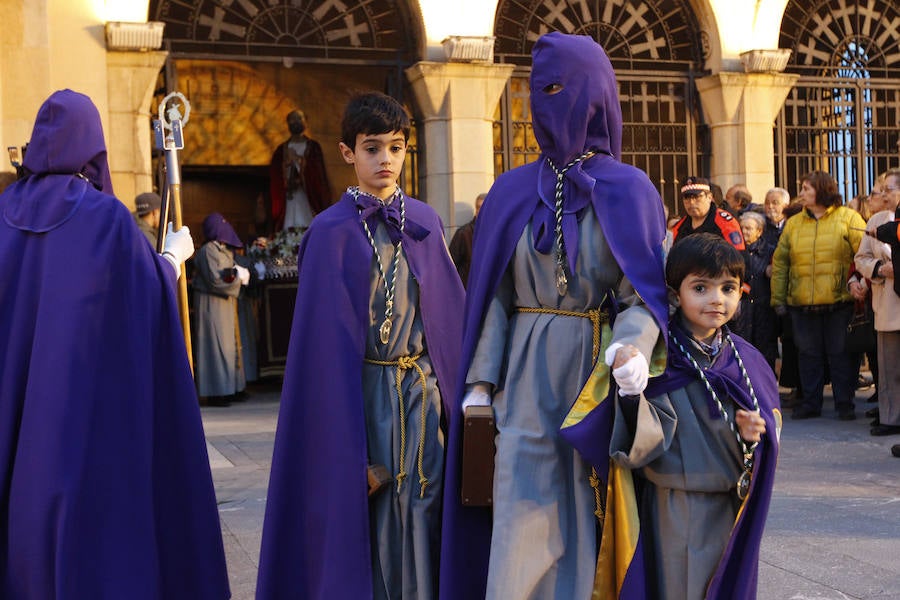 La procesión del Martes Santo congregó a numerosas personas en su recorrido