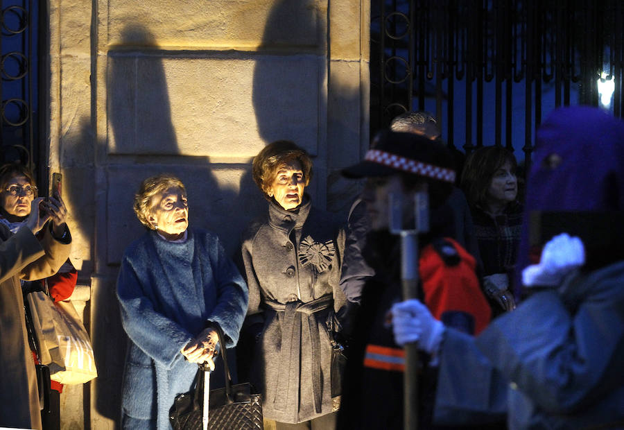 La procesión del Martes Santo congregó a numerosas personas en su recorrido