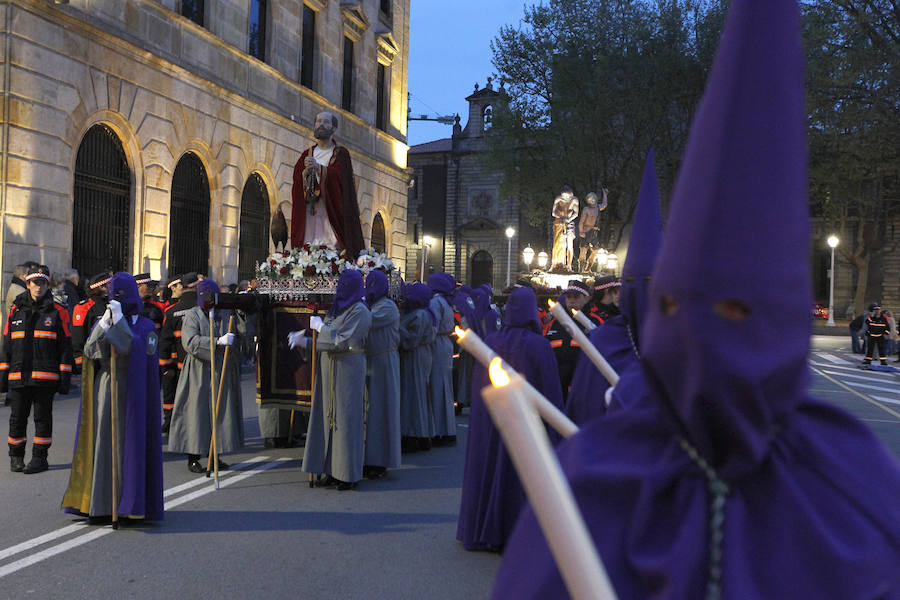 La procesión del Martes Santo congregó a numerosas personas en su recorrido