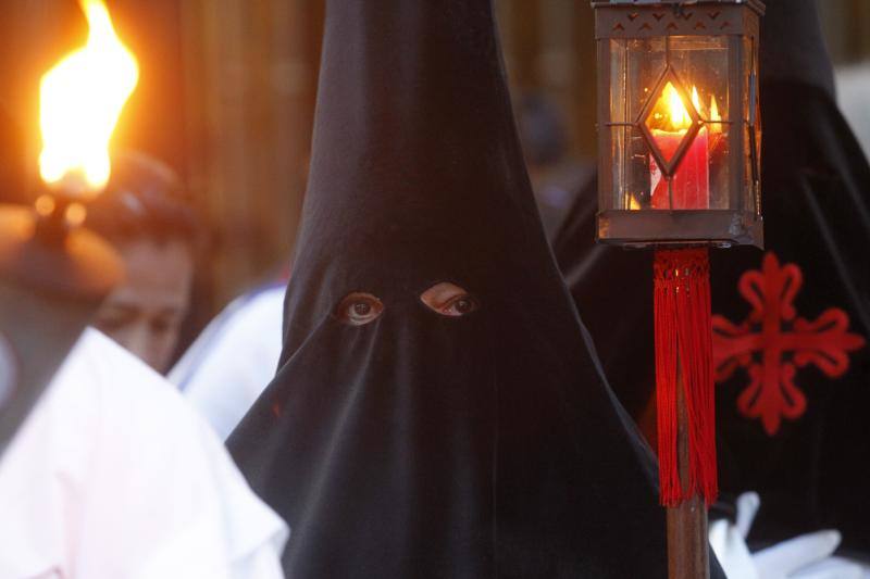 La procesión del Martes Santo congregó a numerosas personas en su recorrido