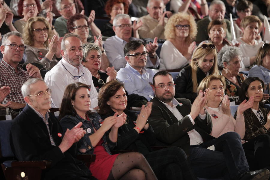 Tras visitar el casco antiguo de Oviedo junto a la vicesecretaria del PSOE, Adriana Lastra, el líder de la Federación Socialista Asturiana, Adrián Barbón, y el alcalde de la capital asturiana, Wenceslao López, la vicepresidenta del Gobierno ha participado en un mitin en el auditorio Príncipe Felipe ante unas 400 personas.
