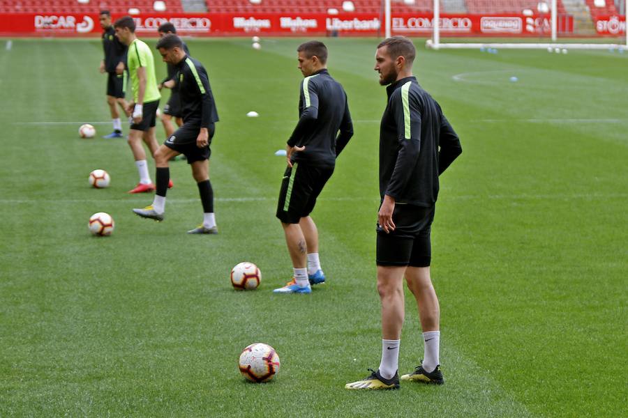 Fotos: Entrenamiento del Sporting en El Molinón a puerta cerrada