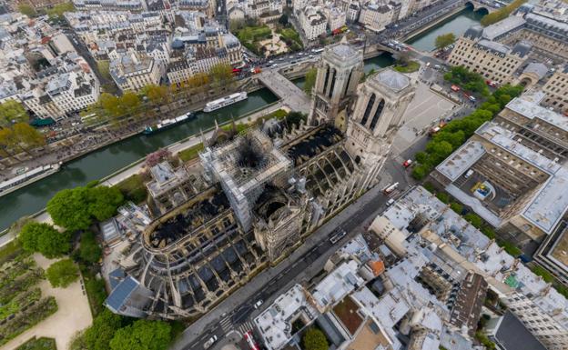 Vista aérea de Notre Dame en 360º