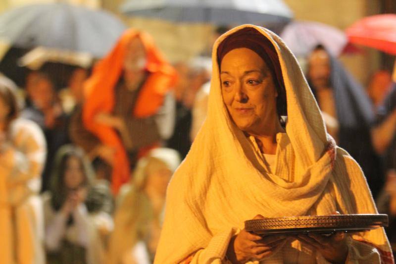 Cientos de fieles presenciaron las últimas horas de Jesús en el Vía Crucis de Infiesto