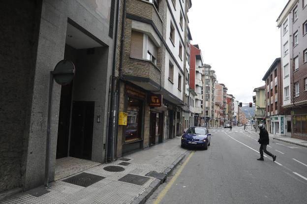 Calle de La Felguera donde se produjo el apuñalamiento. 