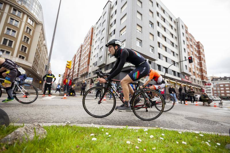 La competición organizada por el Academia Civil-CNSO en las inmediaciones de la playa de Poniente fue, de nuevo, uno de los grandes referentes deportivos de la ciudad de la mañana de Viernes Santo.