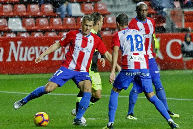 Lod, Álvaro y Blackman durante un partido con el Sporting