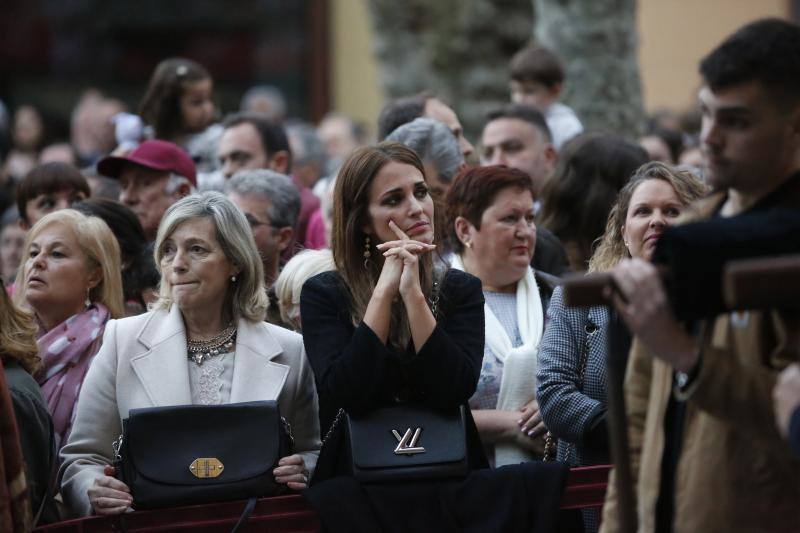 La asturiana ha decidido pasar unos días en su tierra aprovechando la Semana Santa, se ha podido ver a la actriz presenciando en primera linea la procesión del Sábado Santo.