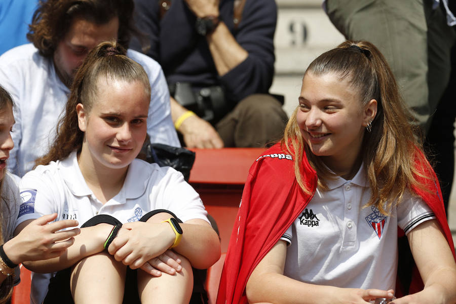 Fotos: ¿Estuviste en el derbi femenino en El Molinón? ¡Búscate!