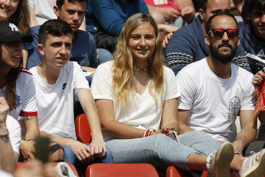 Fotos: ¿Estuviste en el derbi femenino en El Molinón? ¡Búscate!