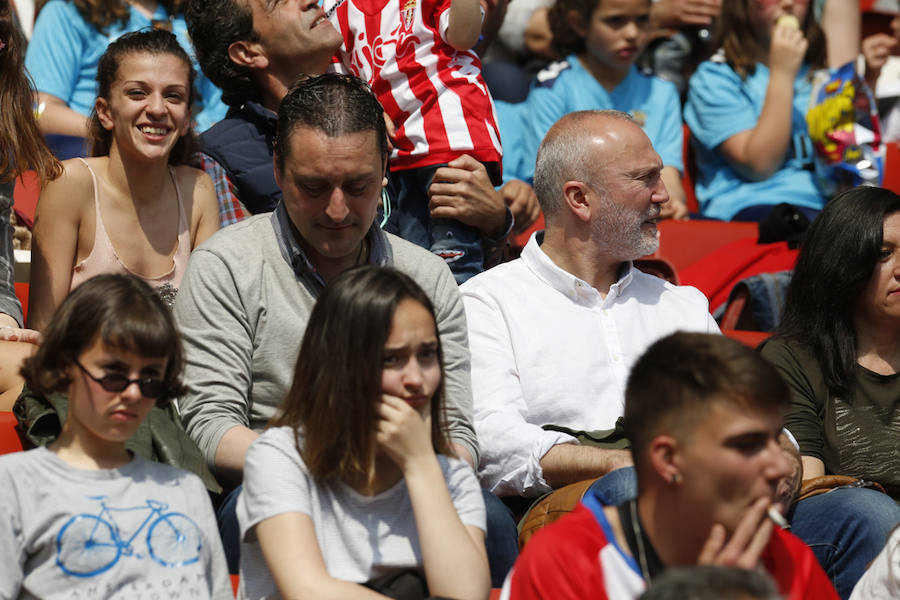 Fotos: ¿Estuviste en el derbi femenino en El Molinón? ¡Búscate!