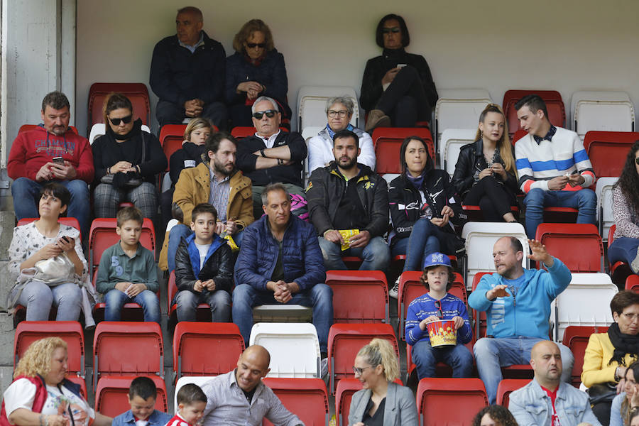 Fotos: ¿Estuviste en el derbi femenino en El Molinón? ¡Búscate!