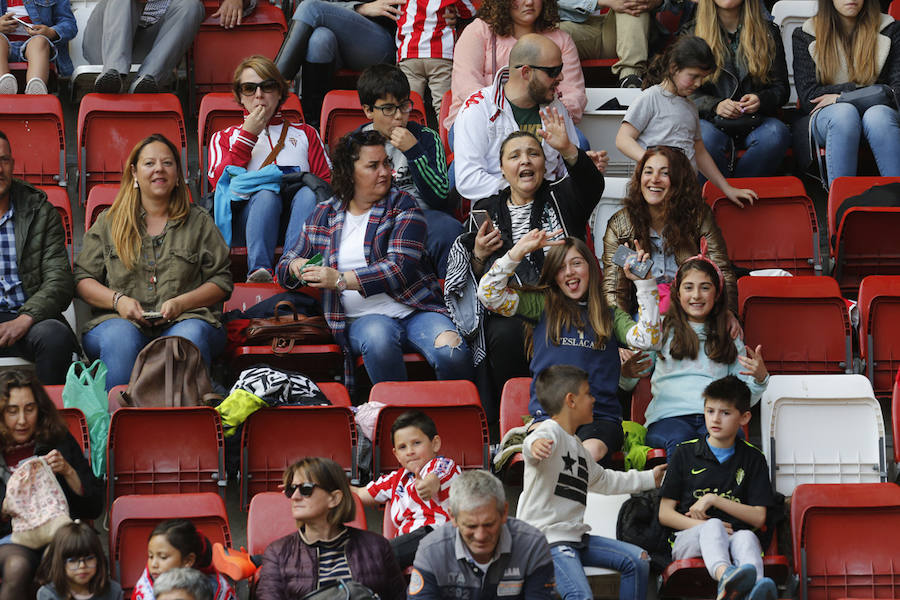 Fotos: ¿Estuviste en el derbi femenino en El Molinón? ¡Búscate!