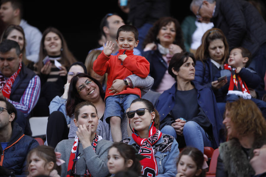 Fotos: ¿Estuviste en el derbi femenino en El Molinón? ¡Búscate!