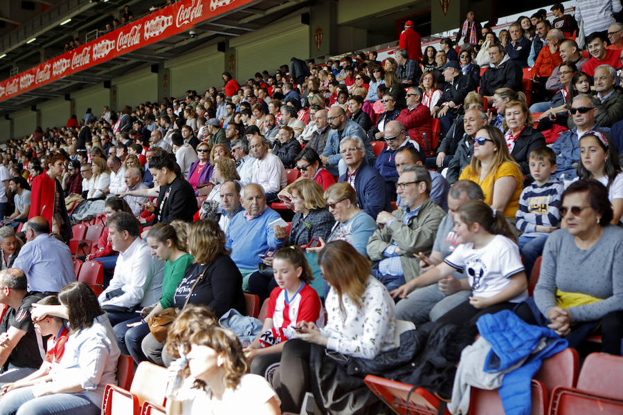 Fotos: ¿Estuviste en el derbi femenino en El Molinón? ¡Búscate!