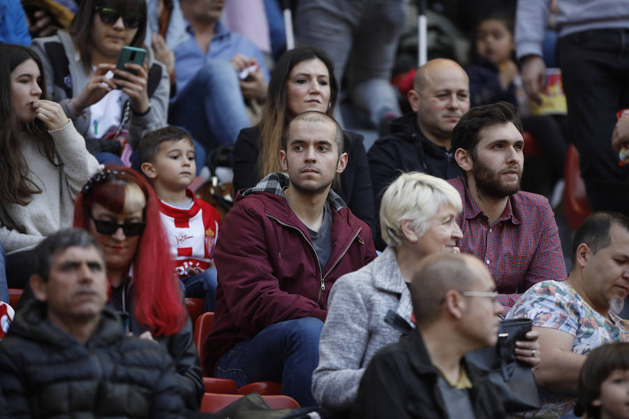 Fotos: ¿Estuviste en el derbi femenino en El Molinón? ¡Búscate!