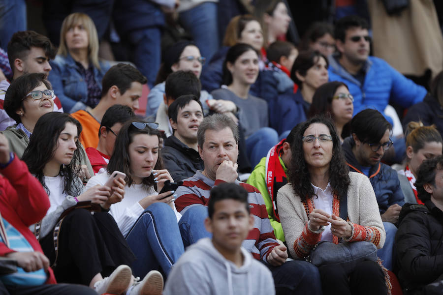 Fotos: ¿Estuviste en el derbi femenino en El Molinón? ¡Búscate!