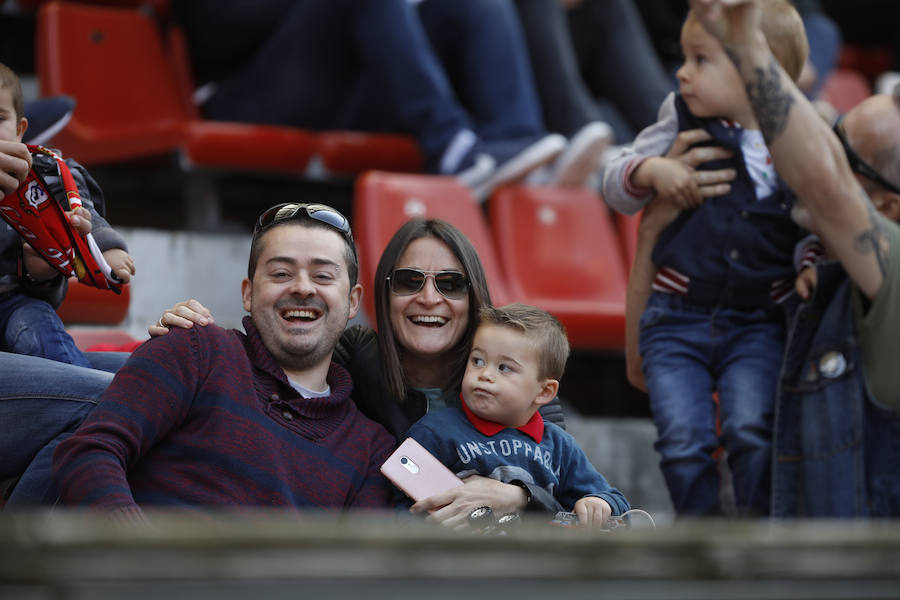 Fotos: ¿Estuviste en el derbi femenino en El Molinón? ¡Búscate!