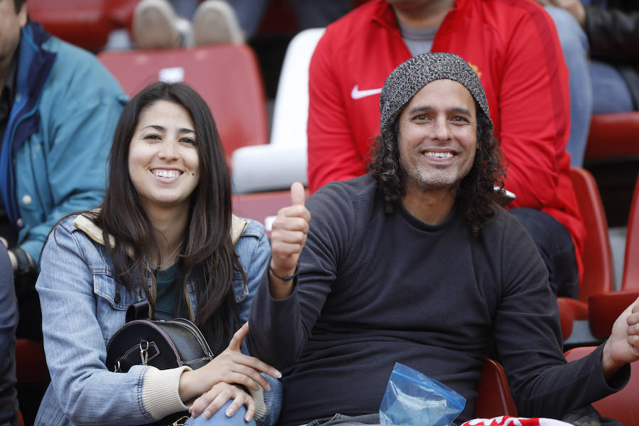 Fotos: ¿Estuviste en el derbi femenino en El Molinón? ¡Búscate!