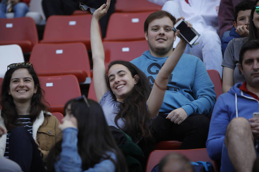 Fotos: ¿Estuviste en el derbi femenino en El Molinón? ¡Búscate!