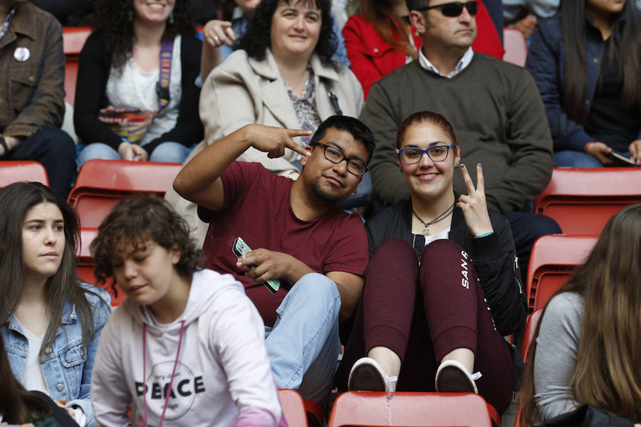 Fotos: ¿Estuviste en el derbi femenino en El Molinón? ¡Búscate!