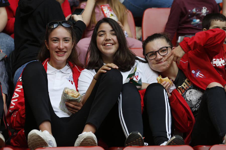 Fotos: ¿Estuviste en el derbi femenino en El Molinón? ¡Búscate!