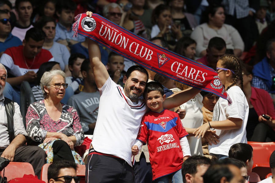 Fotos: ¿Estuviste en el derbi femenino en El Molinón? ¡Búscate!