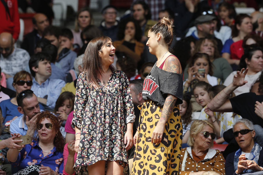 Fotos: ¿Estuviste en el derbi femenino en El Molinón? ¡Búscate!