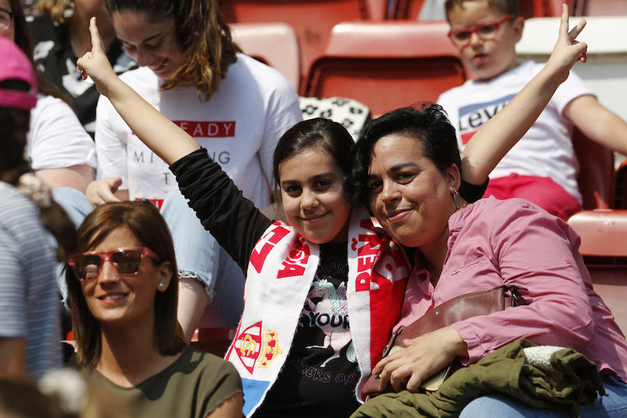 Fotos: ¿Estuviste en el derbi femenino en El Molinón? ¡Búscate!