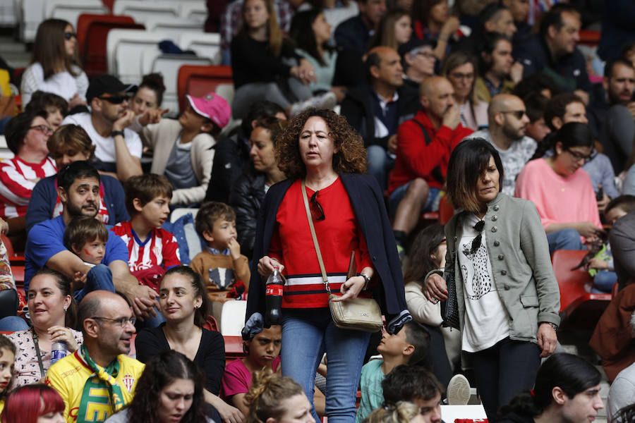 Fotos: ¿Estuviste en el derbi femenino en El Molinón? ¡Búscate!