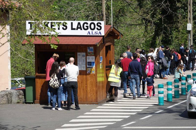 El Principado tuvo un tiempo de lo más agradable durante la jornada del Viernes Santo. Puntos de gran afluencia turística, como la costa o los Lagos de Covadonga se llenaron de visitantes