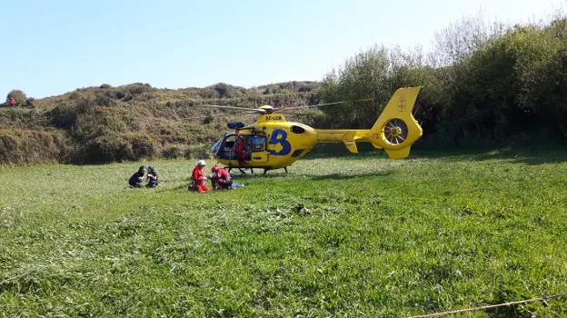 Los equipos de rescate no pudieron hacer nada por salvar la vida del pescador. 