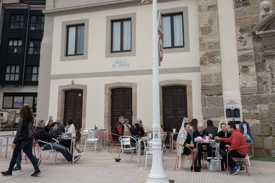 El Principado tuvo un tiempo de lo más agradable durante la jornada del Viernes Santo. Puntos de gran afluencia turística, como Gijón o Los Lagos de Covadonga se llenaron de visitantes