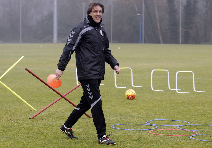 El técnico argentino, cuya salida fue muy protestada por la afición azul, volverá a coger las riendas del conjunto azul, al menos, hasta el final de la presente temporada