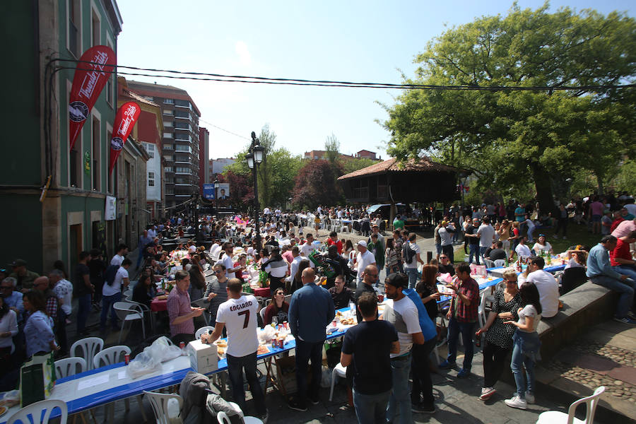 La edición de 2019 de la Comida en la calle de Avilés vuelve a repetir el éxito de la edición precedente