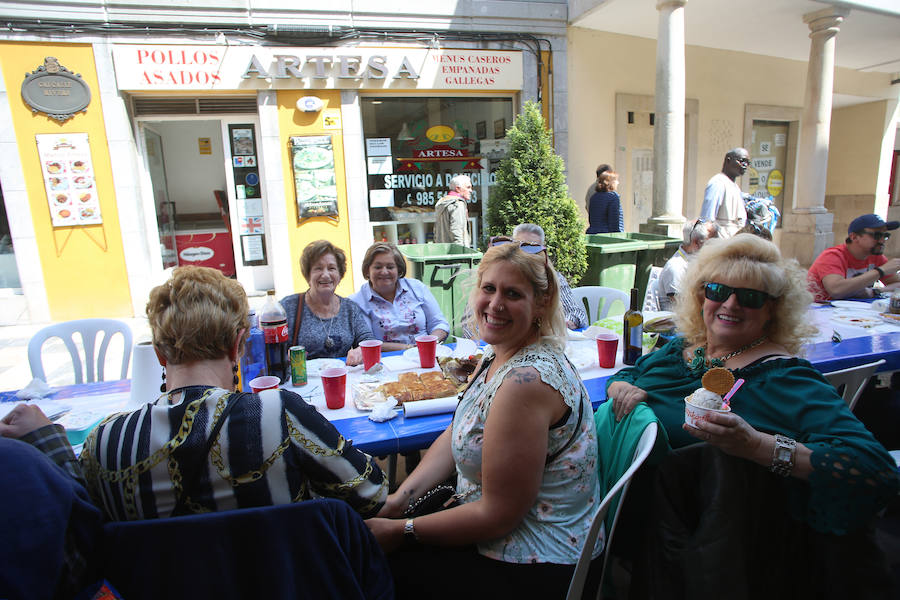 La edición de 2019 de la Comida en la calle de Avilés vuelve a repetir el éxito de la edición precedente