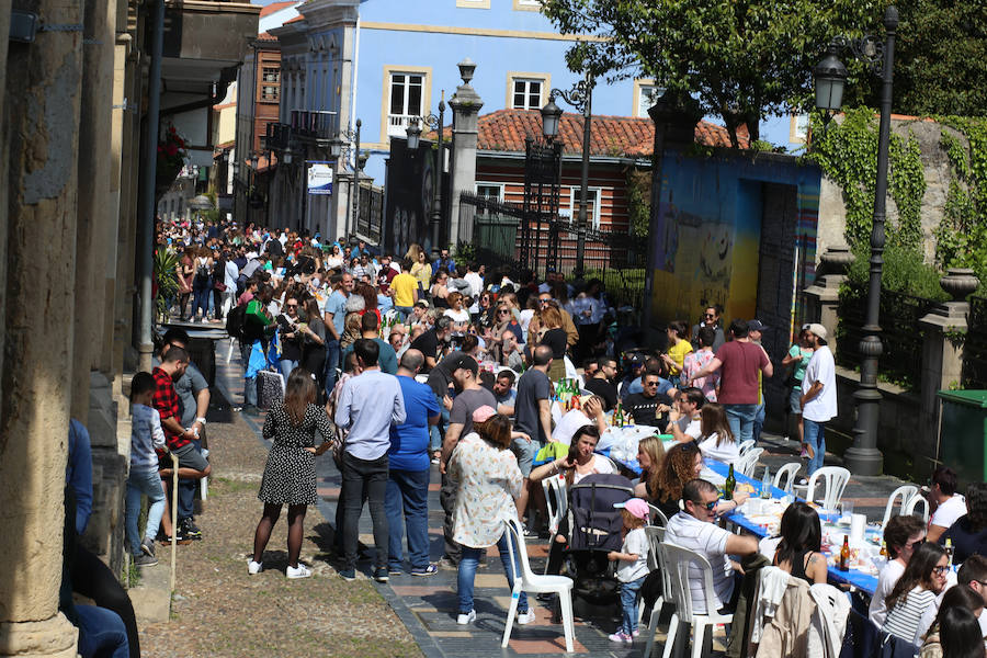 La edición de 2019 de la Comida en la calle de Avilés vuelve a repetir el éxito de la edición precedente