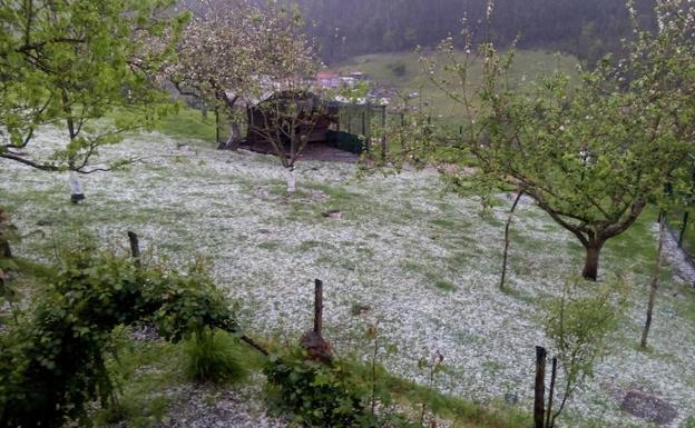 Granizada en Forcinas, Pravia.