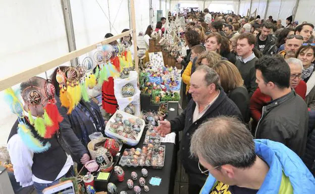 El mercado de güevos pintos del año pasado en la carpa del parque Alfonso X. 