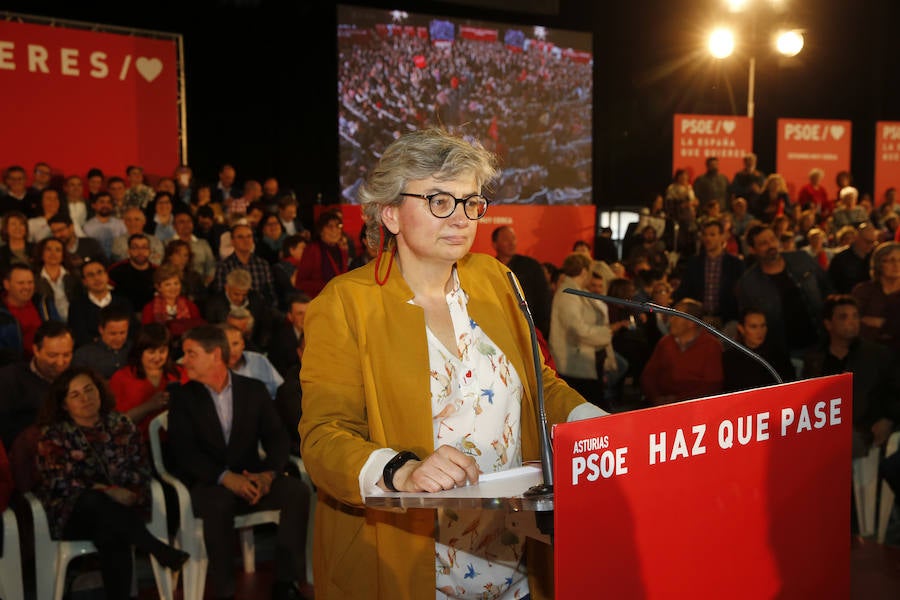 El presidente del Gobierno y candidato del PSOE ha participado en un acto en el pabellón central del recinco ferial Luis Adaro ante unas 3.500 personas, según los datos del PSOE.