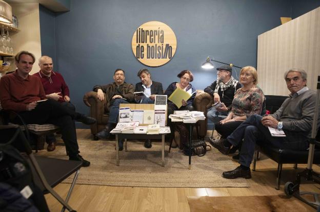 Participantes en el recital poético de Librería de Bolsillo. 