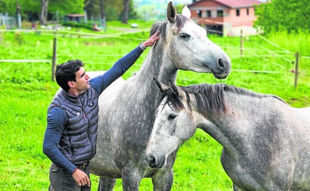 La Mesada. Marcos Díaz con una yegua preñada de 'Diamant de Semilly'.