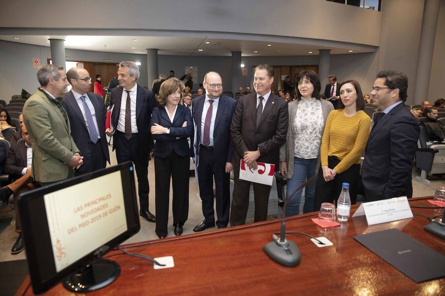 El recinto ferial Luis Adaro ha acogido la jornada técnica organizada por la Cámara de Comercio de Gijón, el despacho de abogados Ontier y EL COMERCIO sobre el Plan General de Ordenación gijonés. 