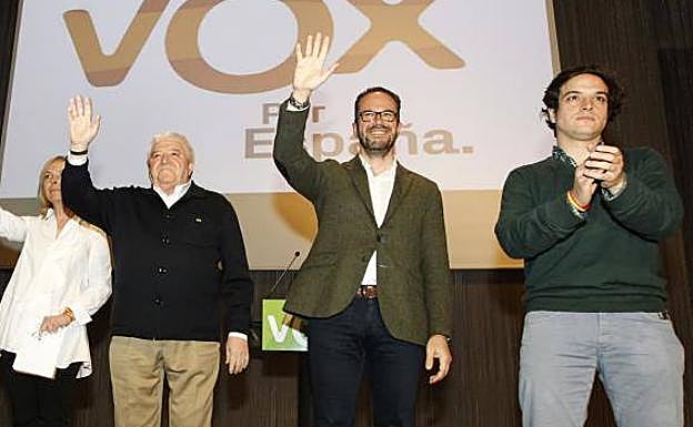 Cierre de campaña de Vox en el recinto ferial Luis Adaro.