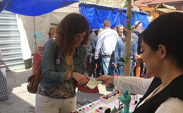 Sofía Castañón, candidata de Podemos, en Lena